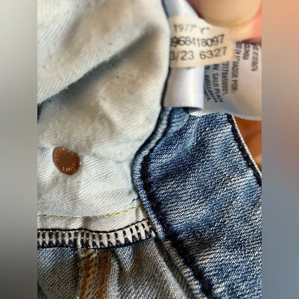 American Eagle Outfitters Light Blue Denim Jeans